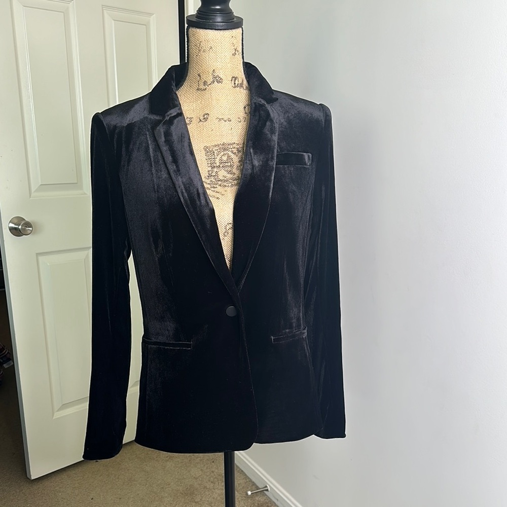 Elegant Black Velvet Blazer